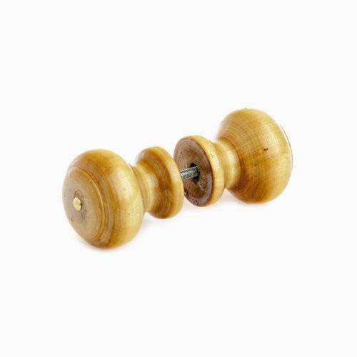 Ручка-кнопка деревянная, лак светлая с малым глазком