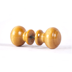 Ручка-кнопка деревянная классика, лак светлая